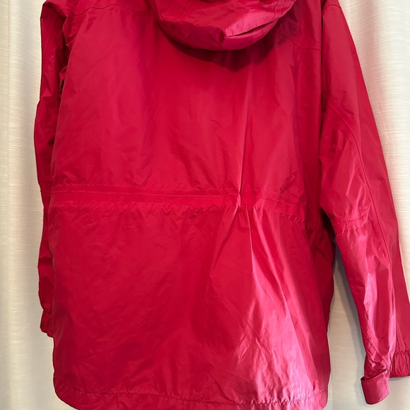 Women’s Northface red rain jacket - Picture 9 of 14